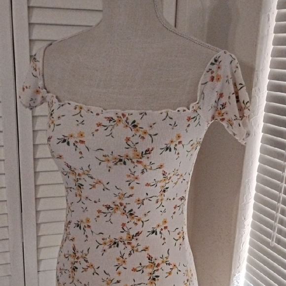 Heart Hips Floral Mini Dress in Cream and Yellow - Picture 2 of 6